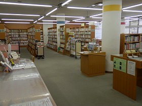 図書室全景の写真