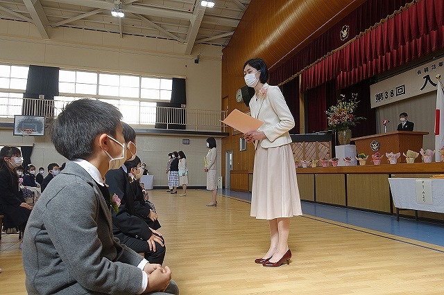 入学式　集合写真 入学式がありました。 - 京田辺市立桃園小学校