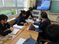 ３年生の学級目標決めの様子