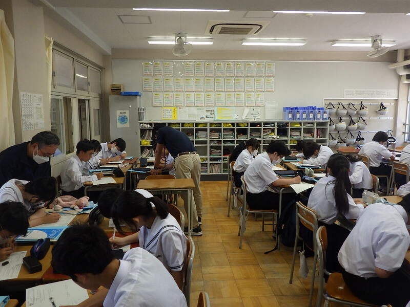 机を向き合わせた授業形態